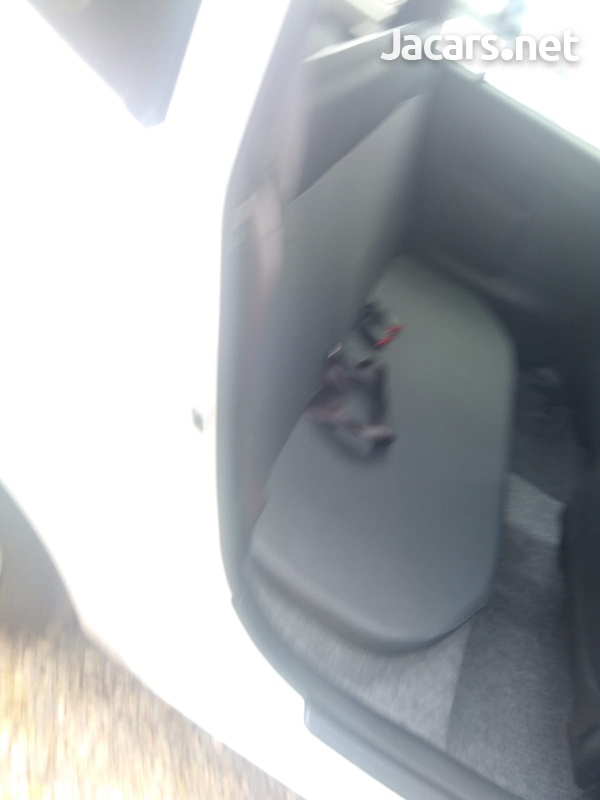 Toyota Probox 1,5L 2017-7