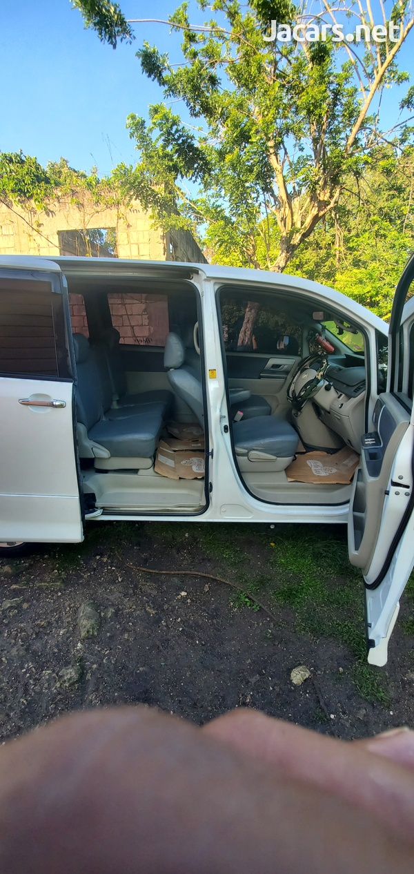 Toyota Noah 2,5L 2010-11