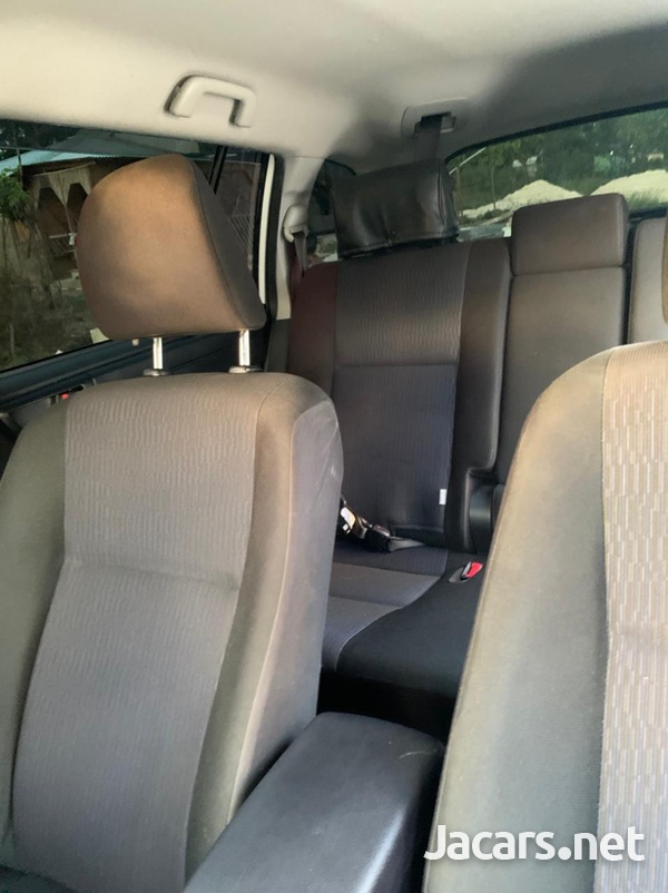 Toyota Fielder 1,8L 2017-6