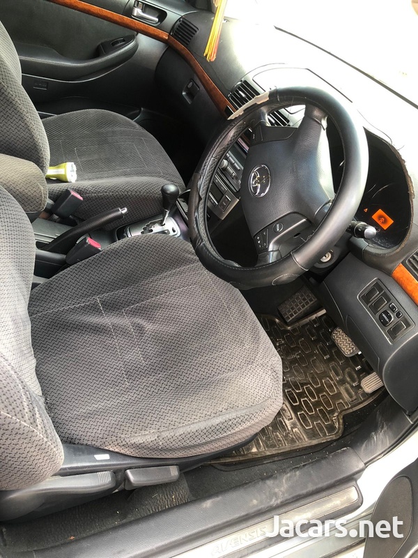Toyota Avensis 1,4L 2008-5