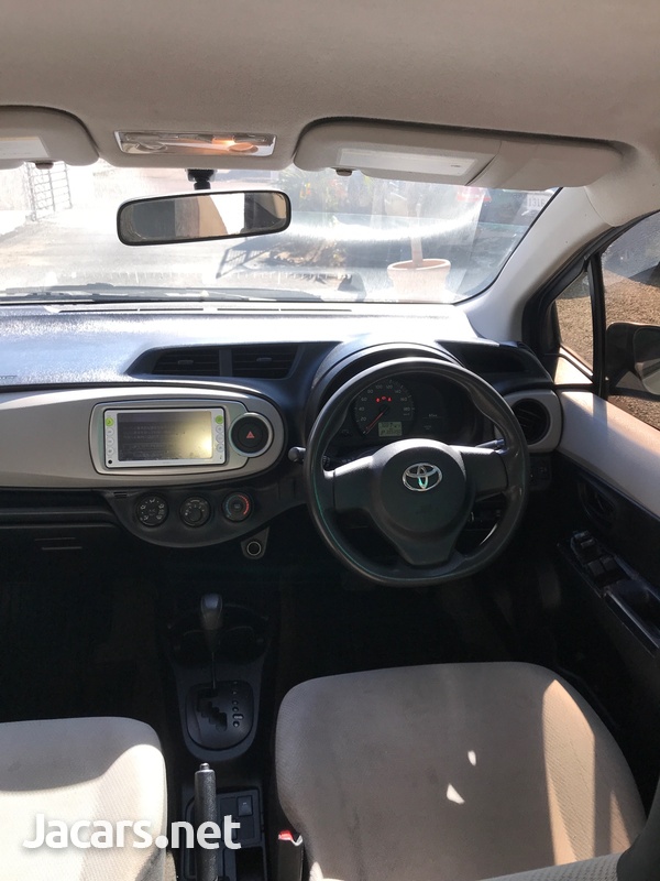 Toyota Vitz 1,3L 2012-5