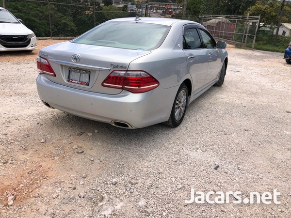 Toyota Crown 2,5L 2013-4
