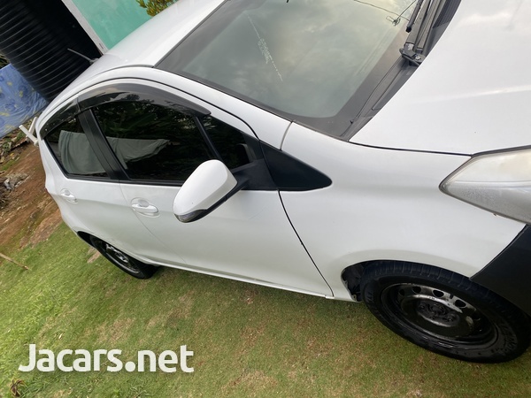 Toyota Vitz 1,0L 2014-1