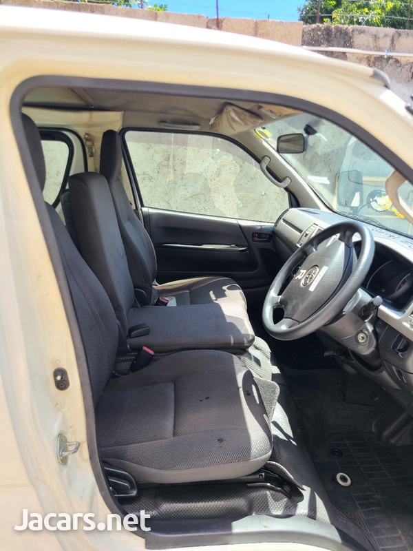 Toyota Hiace 2,0L 2012-7