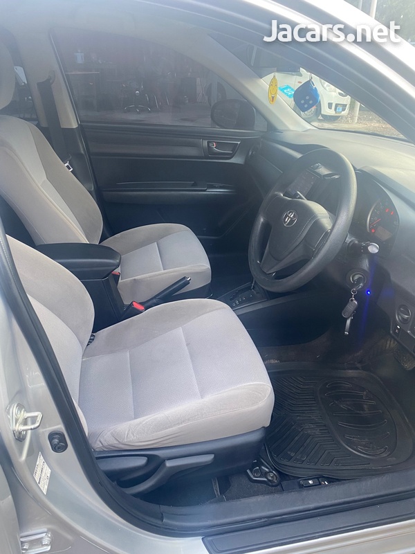 Toyota Axio 1,5L 2015-8