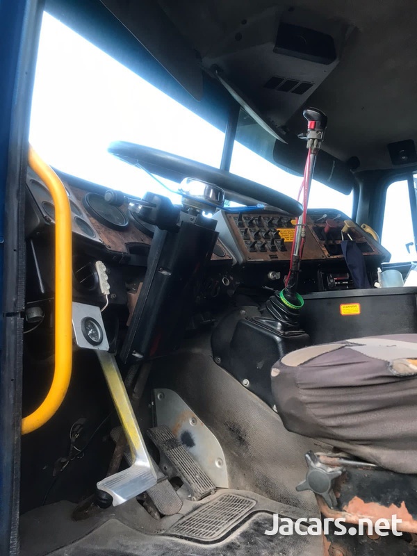 1999 Cabover international walk through-3