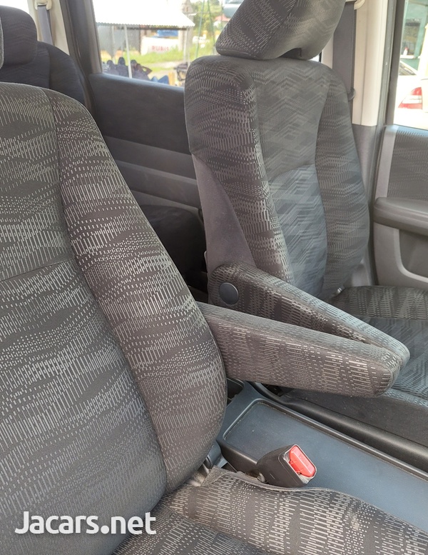 Honda Stepwgn 2,0L 2012-7