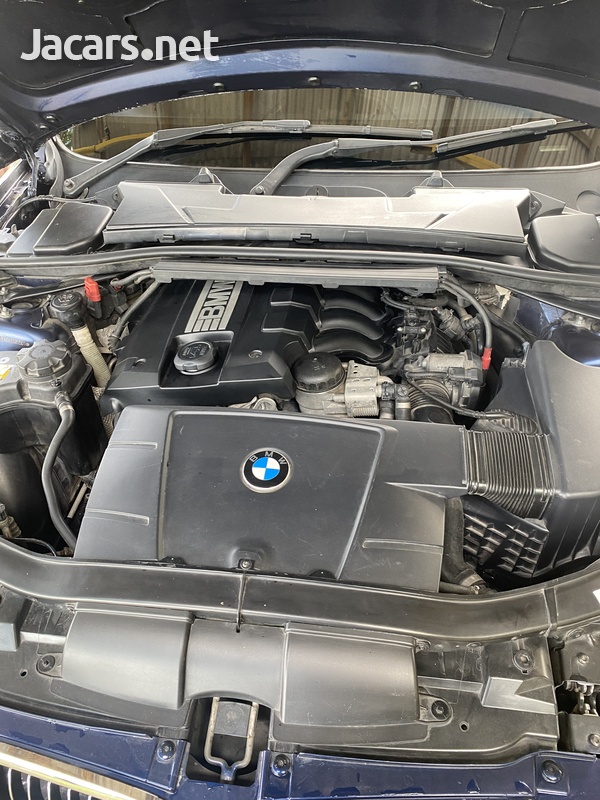 BMW 3-Series 1,9L 2010-3