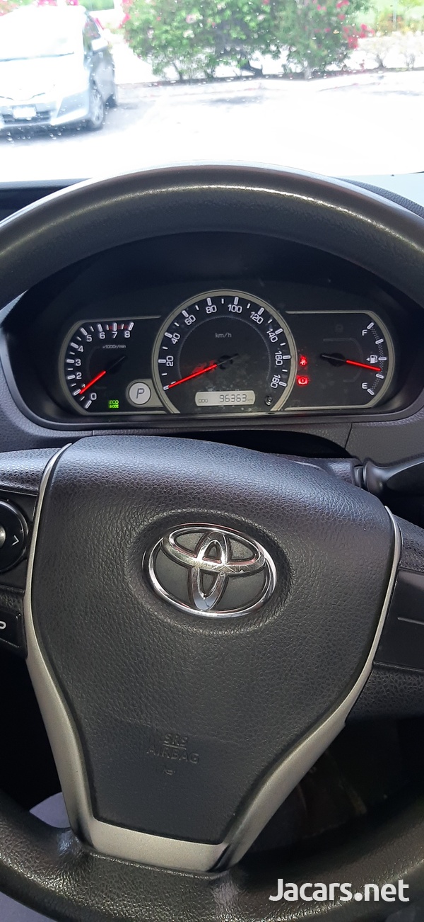 Toyota Voxy 2,0L 2014-6