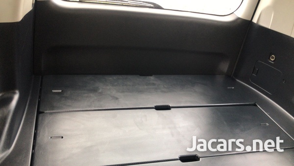 Toyota Voxy 2,0L 2013-9