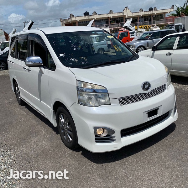Toyota Voxy 2,0L 2013-2