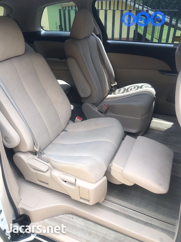 Toyota Estima 2,4L 2013-6
