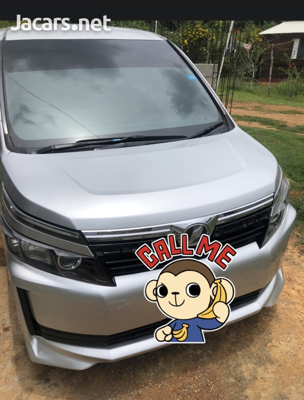 Toyota Voxy 2,0L 2014-1