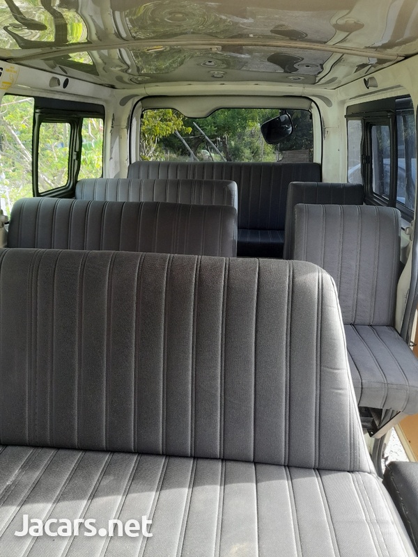 Toyota Hiace 2,0L 2012-7