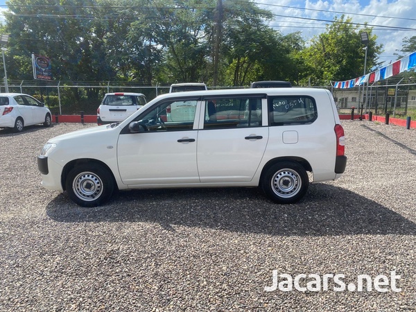 Toyota Probox 1,5L 2016-3