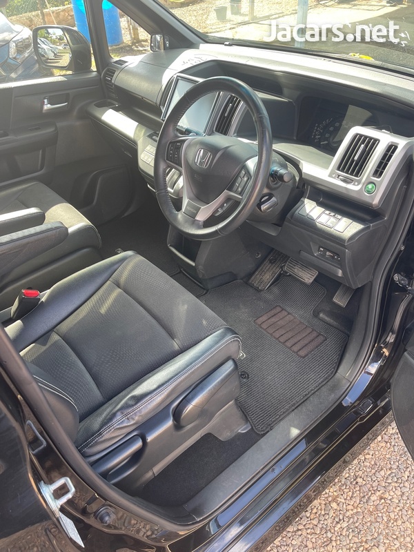 Honda Stepwgn Spada 2,0L 2013-8