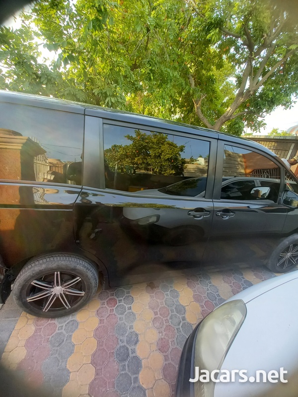 Toyota Voxy 2,0L 2014-9