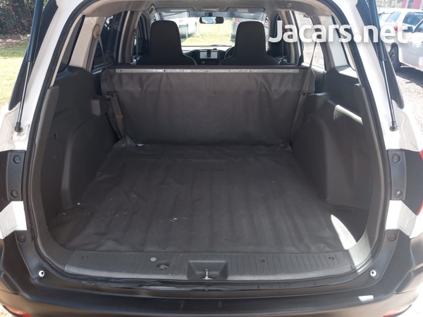 Nissan AD Wagon 1,5L 2016-8