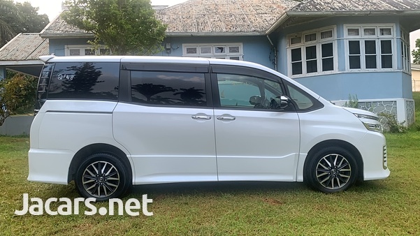 Toyota Voxy 2,0L 2015-7