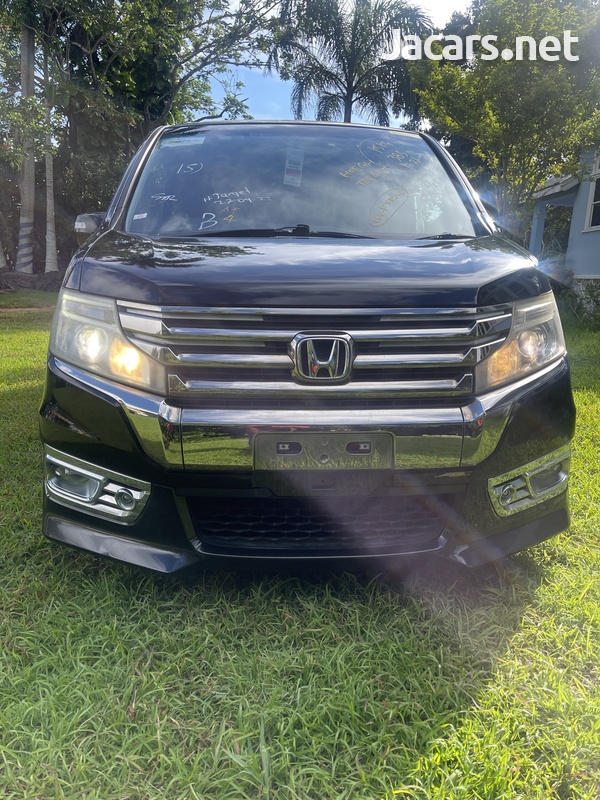 Honda Stepwgn Spada 2,0L 2013-6