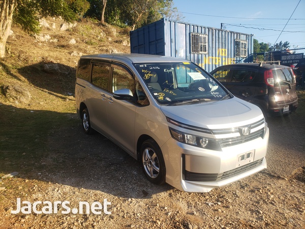 Toyota Voxy 2,0L 2016-4