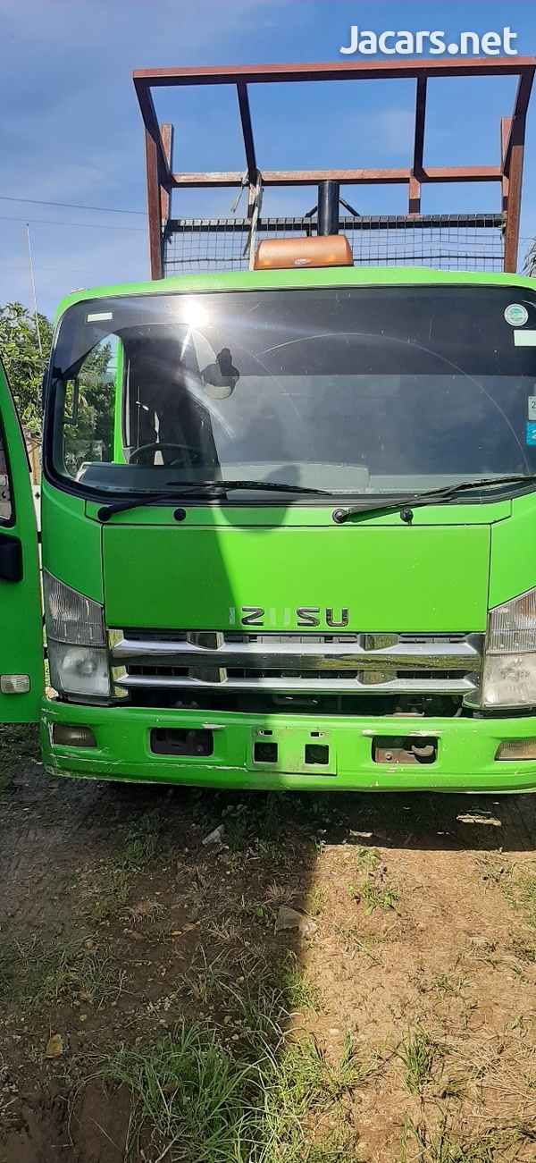 2011 Isuzu Truck-1