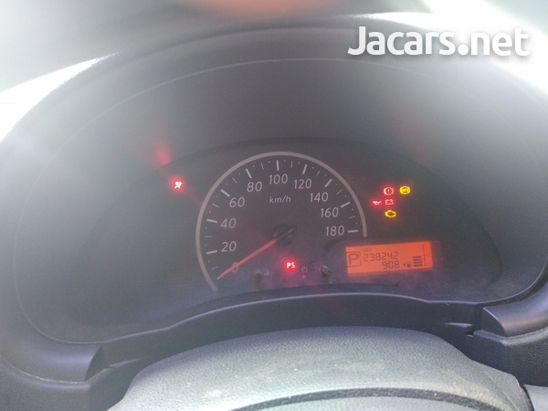 Nissan March 1,2L 2011-12