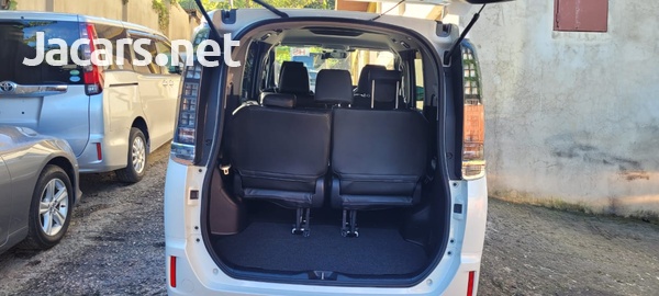 Toyota Voxy 2,0L 2014-9