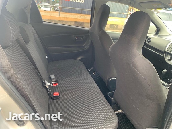 Toyota Vitz 1,0L 2017-7