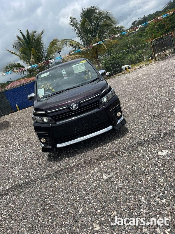 Toyota Voxy 2,0L 2014-1