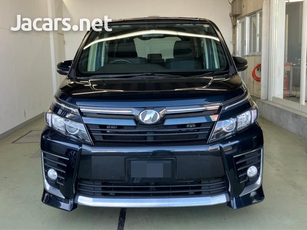 Toyota Voxy 1,8L 2014