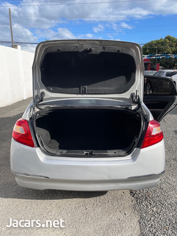Nissan Teana 2,3L 2011-9