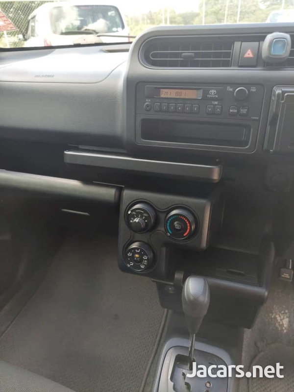 Toyota Probox 1,3L 2014-8