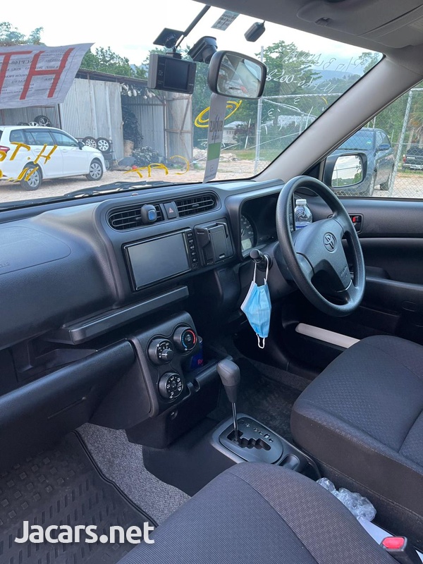 Toyota Probox 1,5L 2016-8
