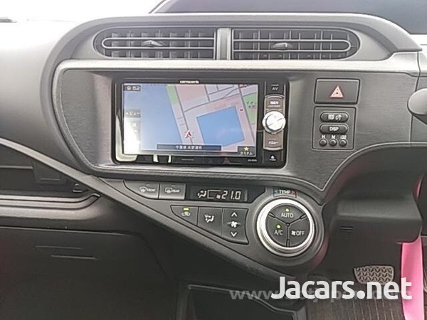 Toyota Aqua 1,5L 2017-8