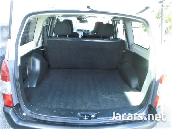 Toyota Probox 1,5L 2017-3