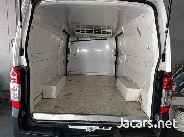 Nissan Caravan 2,0L 2015-3
