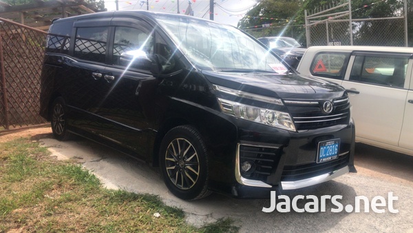 Toyota Voxy 2,0L 2016-3