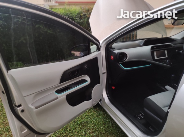 Toyota Aqua 1,5L 2012-7