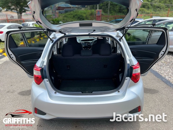 Toyota Vitz 1,0L 2017-6