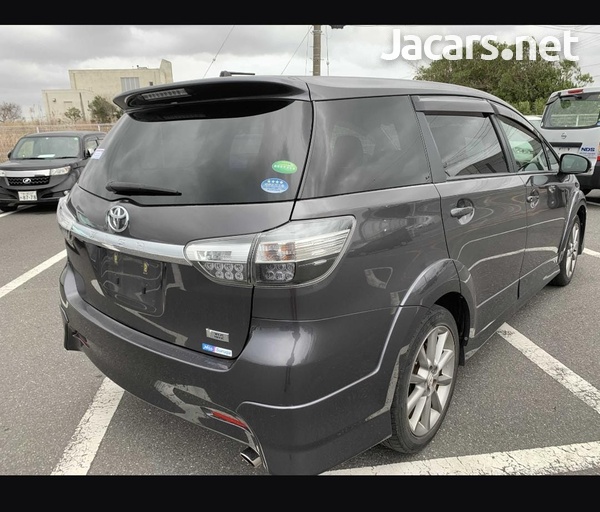 Toyota Wish 2,0L 2013-4