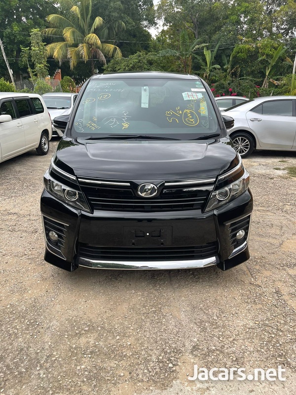 Toyota Voxy 2,0L 2014-2