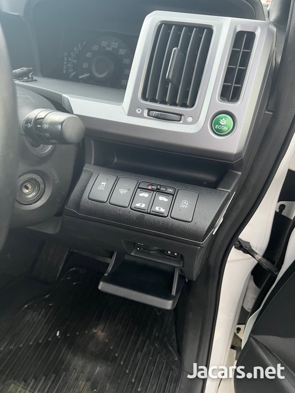 2013 Honda Stepwagon Spada-11