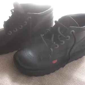 Black Kickers brand new, Trelawny
