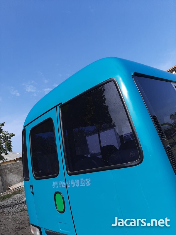 Toyota Coaster 4,0L 2012-3