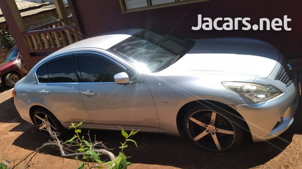 Nissan Skyline 3,5L 2013-1
