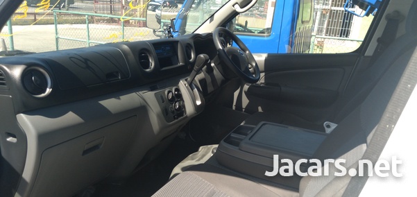 Nissan Caravan 2,0L 2015-3