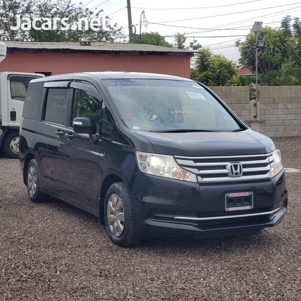 Honda Stepwgn 2,0L 2014-3
