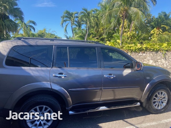 Mitsubishi Montero Sport 2,5L 2012-3