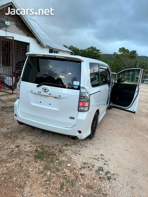 2013 Toyota Voxy GS-2